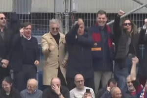 拉波尔塔：竖中指庆祝是太兴奋无意冒犯任何人 国王杯有能力逆转