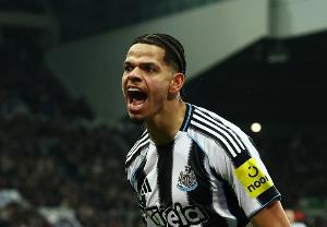 迅如闪电！战曼联奥苏拉最快时速达36.3km，为本赛季英超前锋最快