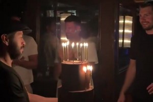 湖人国王赛后，欧洲老乡德约科维奇现身东契奇生日聚会...